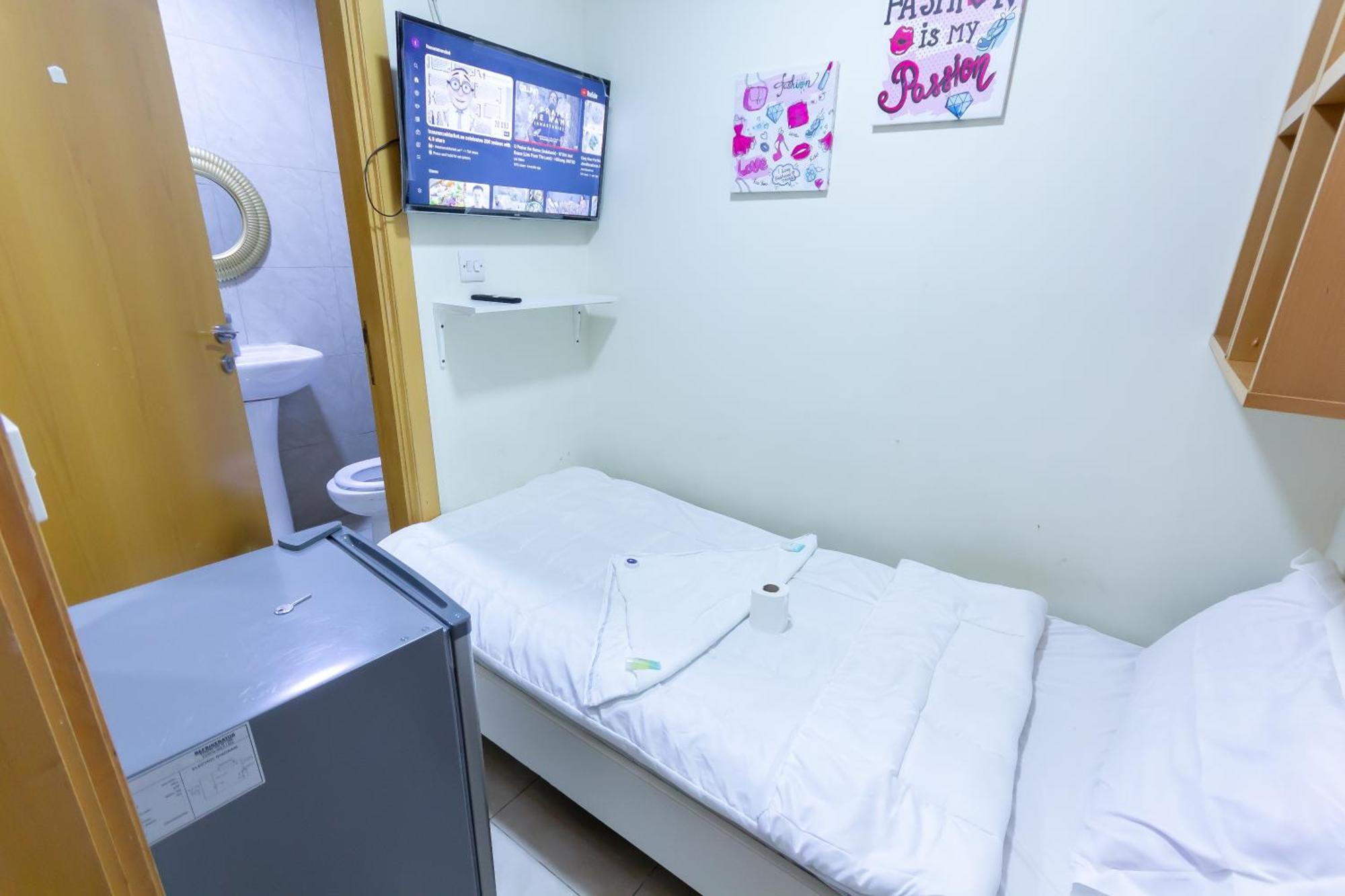 Budget Rooms With Private Bathroom For 'Girls' Only In Dubai, Marina Eksteriør billede