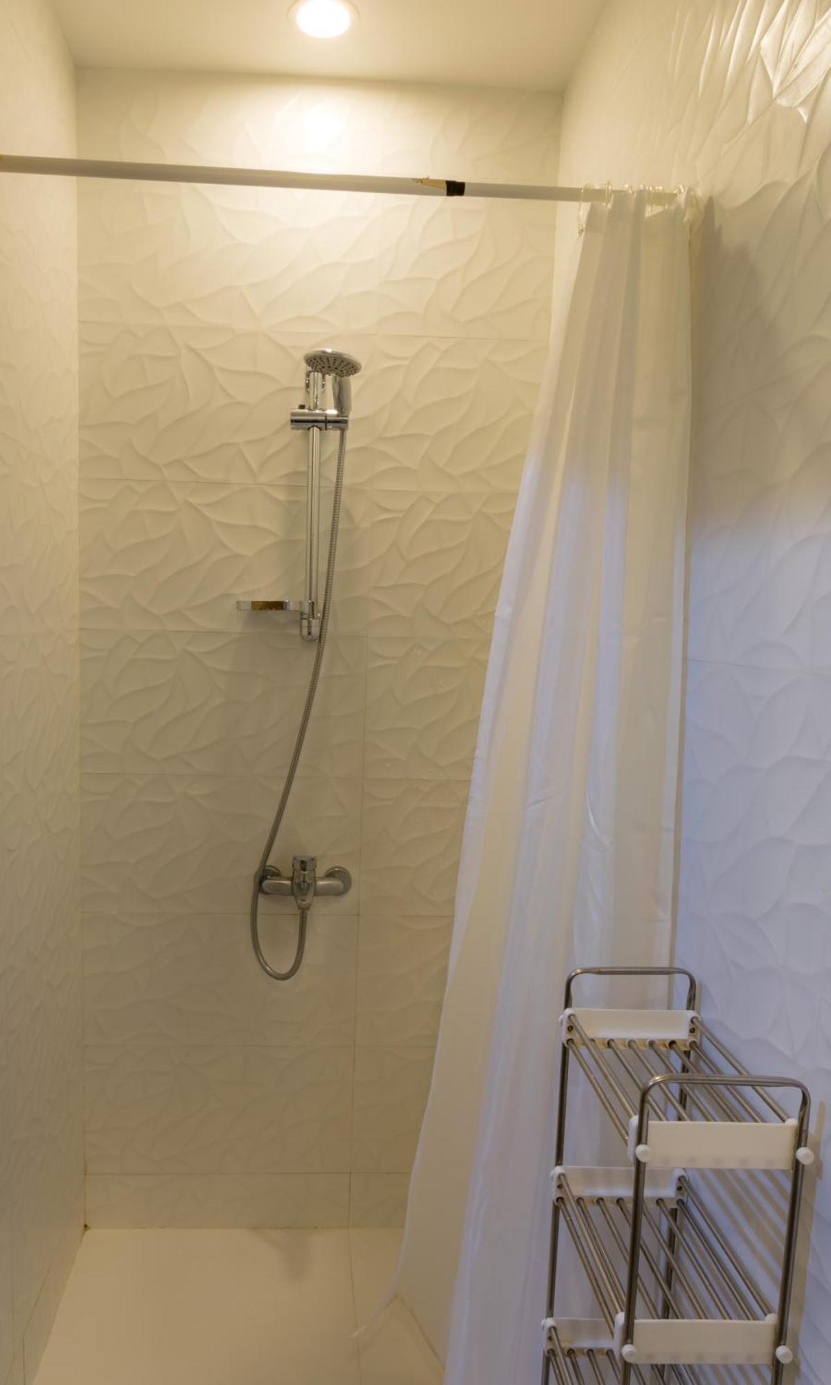 Budget Rooms With Private Bathroom For 'Girls' Only In Dubai, Marina Eksteriør billede