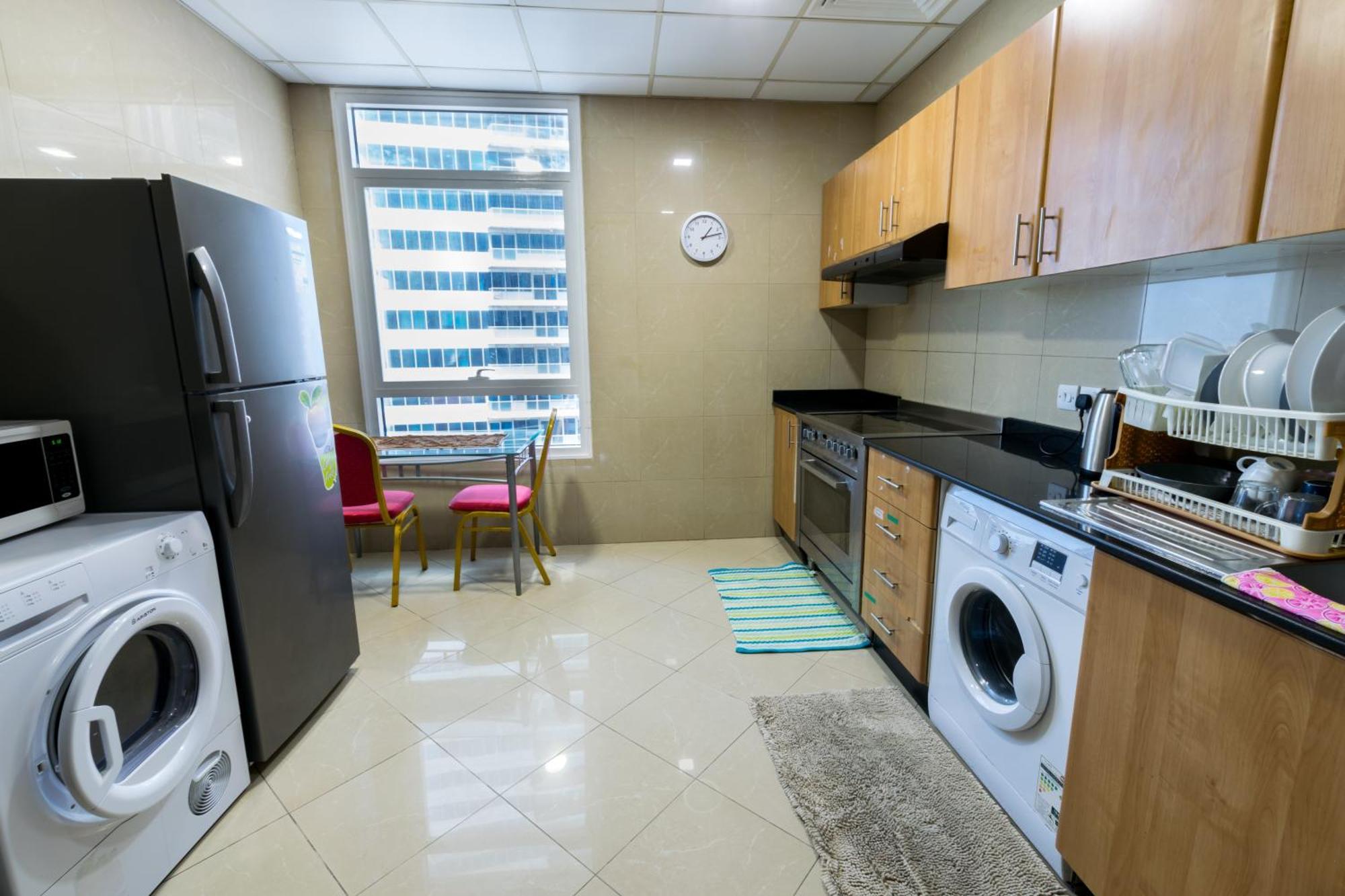 Budget Rooms With Private Bathroom For 'Girls' Only In Dubai, Marina Eksteriør billede