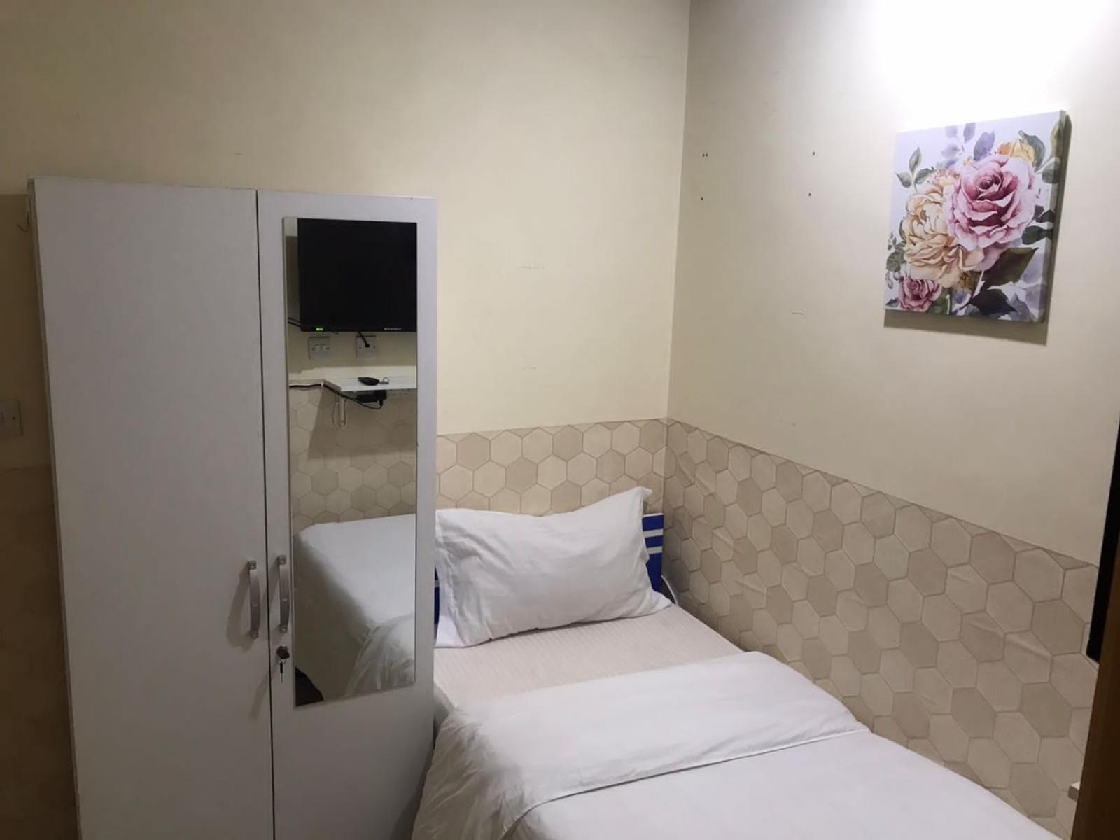 Budget Rooms With Private Bathroom For 'Girls' Only In Dubai, Marina Eksteriør billede