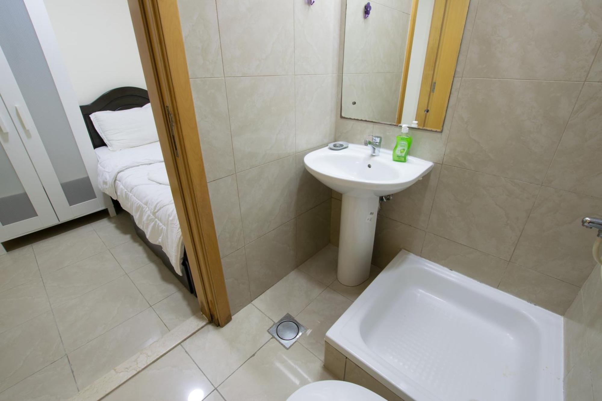 Budget Rooms With Private Bathroom For 'Girls' Only In Dubai, Marina Eksteriør billede