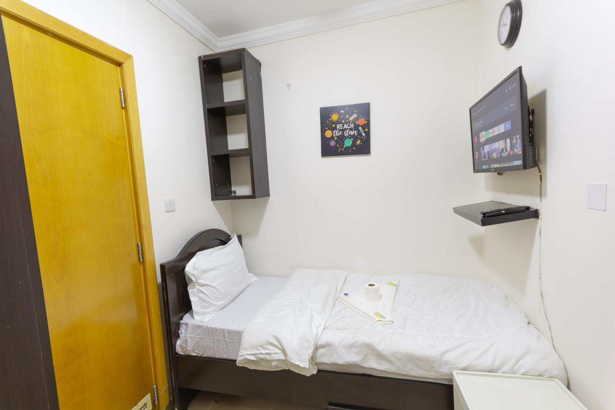 Budget Rooms With Private Bathroom For 'Girls' Only In Dubai, Marina Eksteriør billede