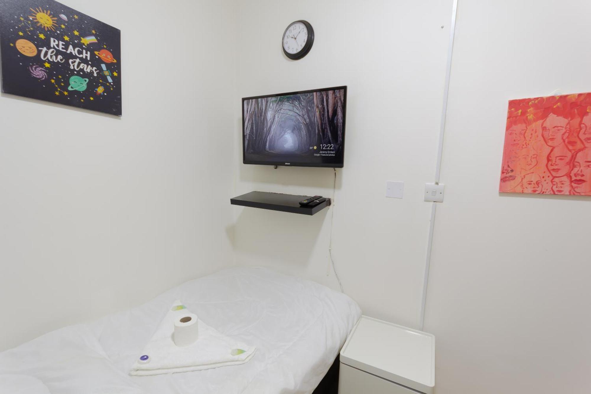 Budget Rooms With Private Bathroom For 'Girls' Only In Dubai, Marina Eksteriør billede