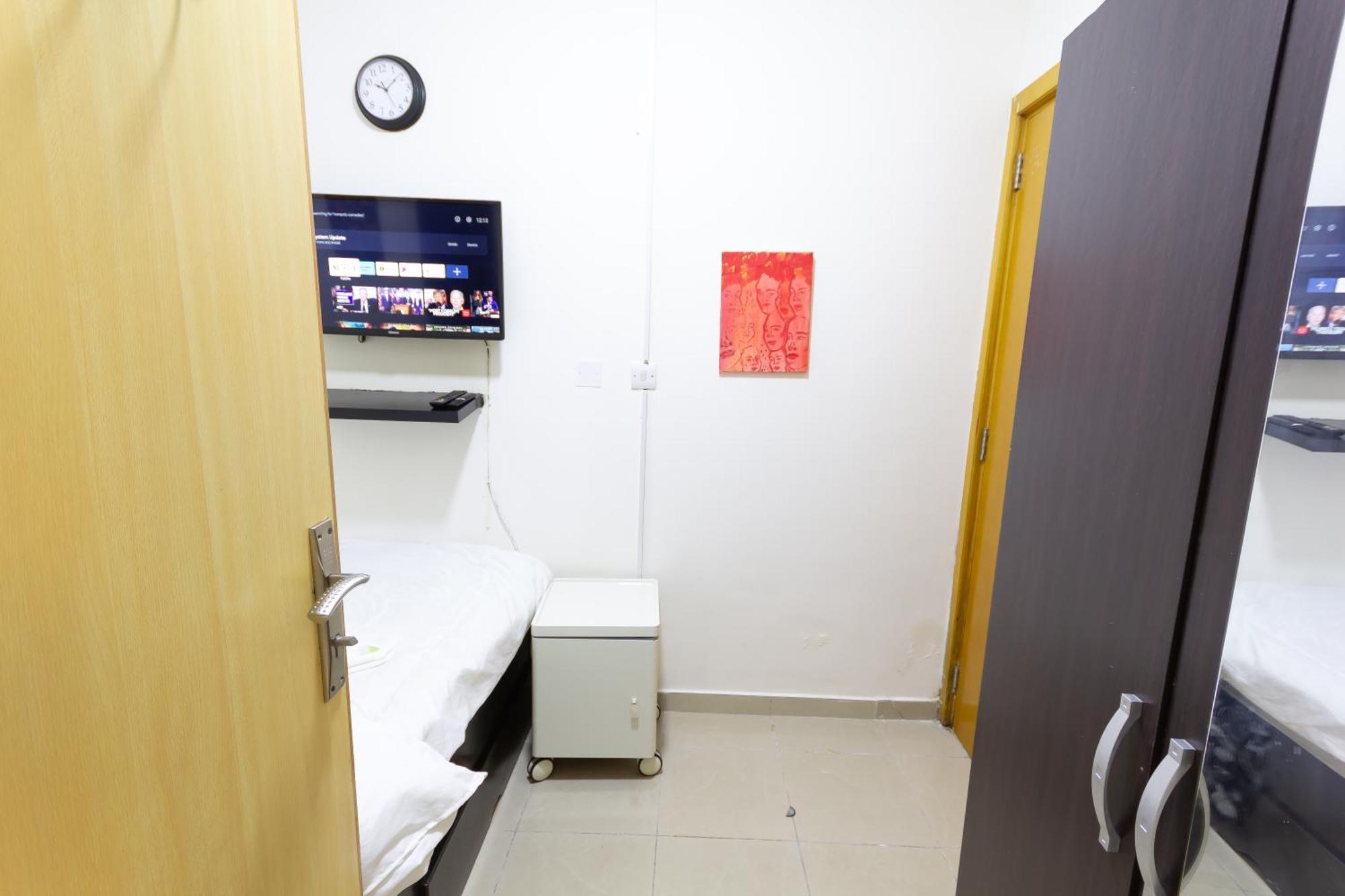 Budget Rooms With Private Bathroom For 'Girls' Only In Dubai, Marina Eksteriør billede